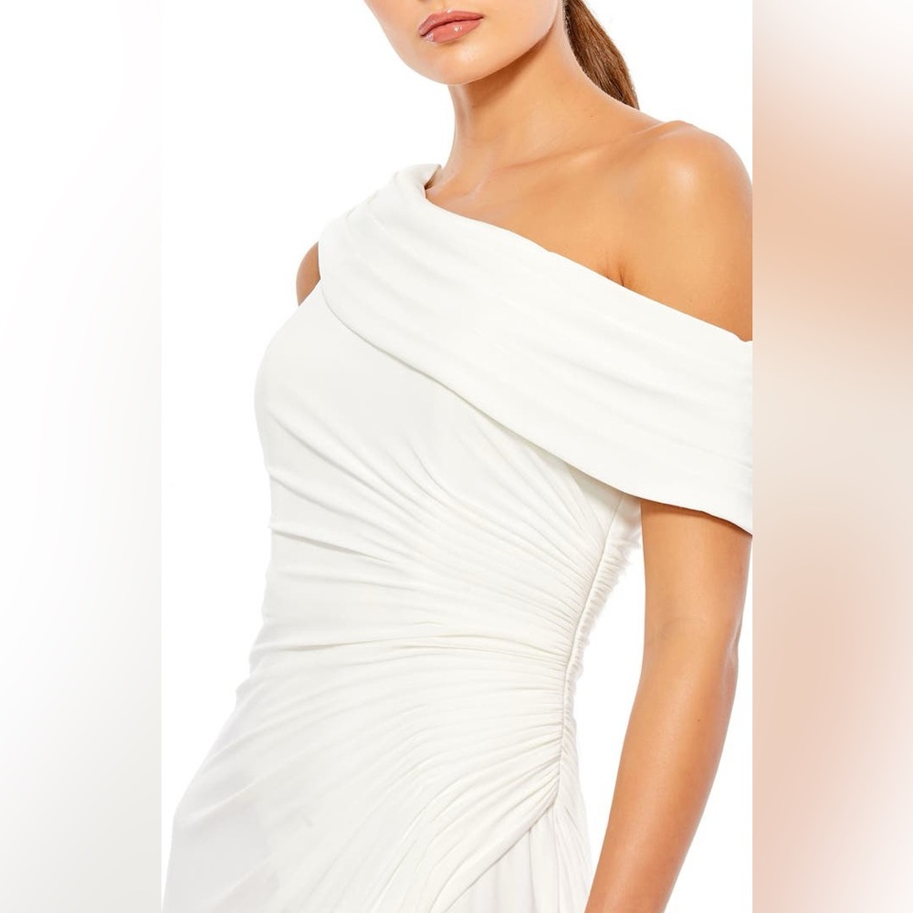 Mac Duggal “Ruched One-Shoulder Trumpet Gown” Size 10 in White